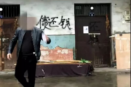 过年来家里要账,这事儿听起来就挺尴尬的。咱们中国人讲究的是亲情、友情,过年本应是团圆喜庆的时候,可要是家里来了个要账的,那气氛可就大打折扣了。今天,咱们就来聊聊这个话题,看看过年来家里要账,咱们该怎么办。 过年来家里要账,这事儿听起来就挺尴尬的。咱们中国人讲究的是亲情、友情,过年本应是团圆喜庆的时候,可要是家里来了个要账的,那气氛可就大打折扣了。今天,咱们就来聊聊这个话题,看看过年来家里要账,咱们该怎么办。