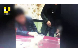 银行雇佣催收公司上门催：揭秘催收背后的法律与生活