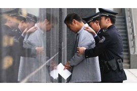 标题：手机应用安装新规：账号验证成常态，安全与便捷如何平衡？